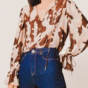 Massimo Dutti Abstract Camo Print romantic feminine keyhole blouse size 4